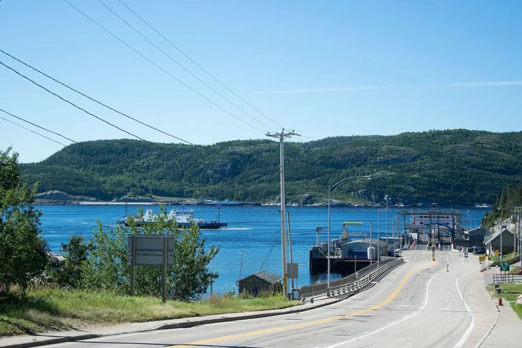 Ferry de Tadoussac Ferry Tadoussac – Baie-Sainte-Catherine – Fonte- Wikipedia Commons