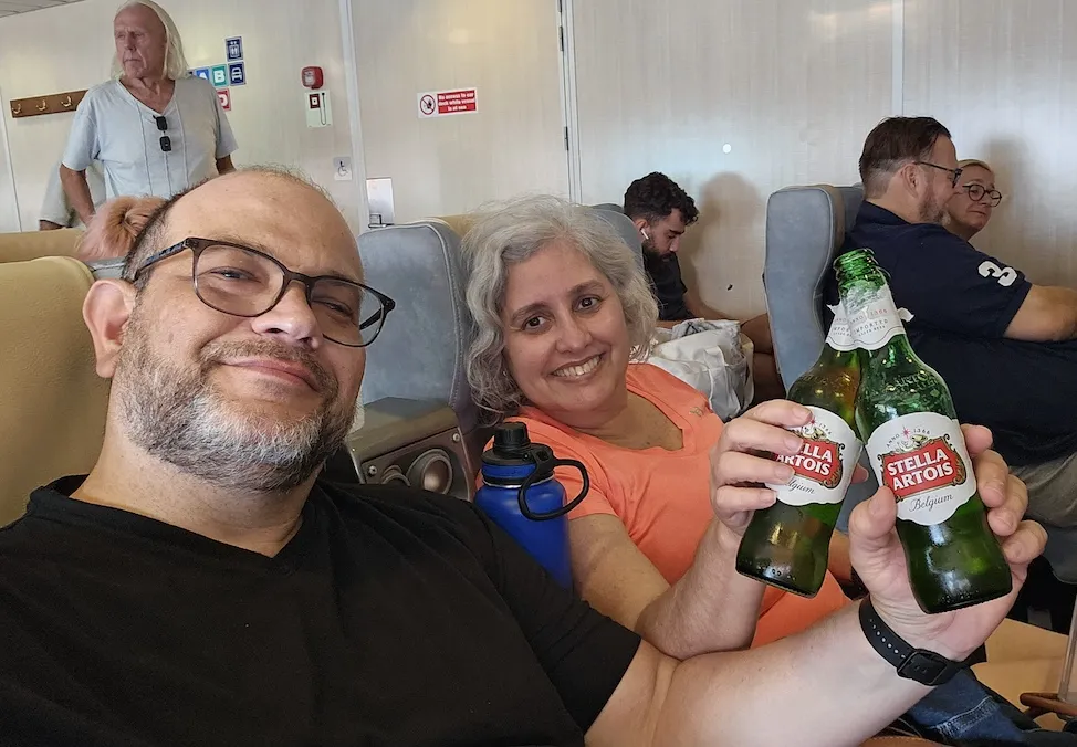 Minha esposa e eu estávamos exaustos depois de horas de voos, transfers e atrasos na saída.