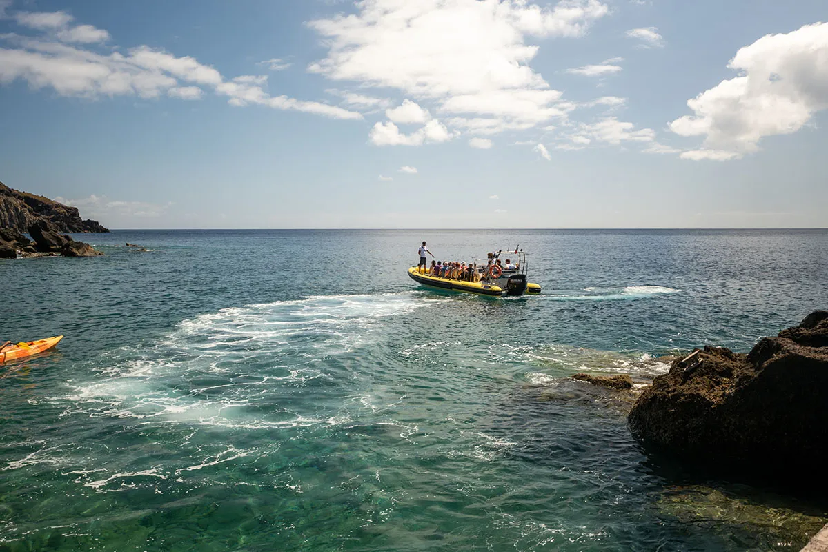 Ponta de São Lourenço: Trilha, Barco e Banho de Mar na Madeira