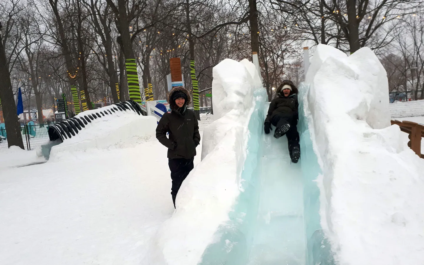 Parques com estrutura de neve e atividades para crianças (Parc Jean-Drapeau)
