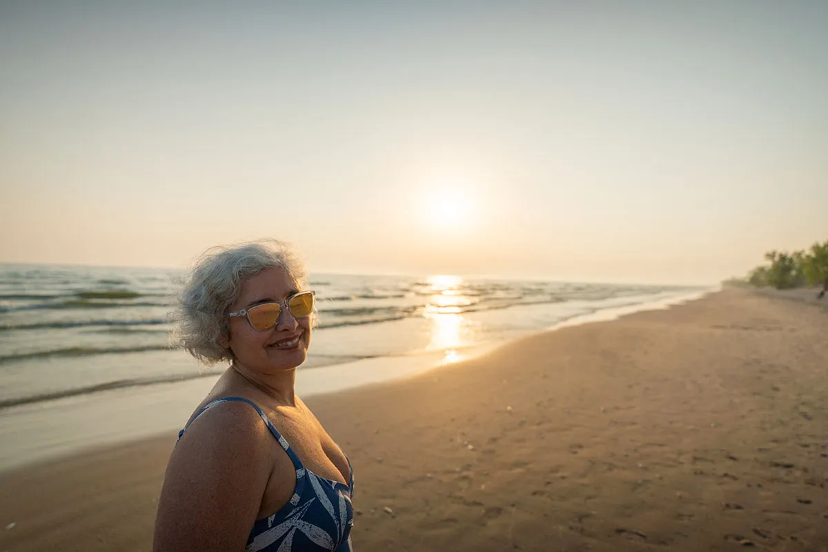 Você quase acretida ue está numa praia.