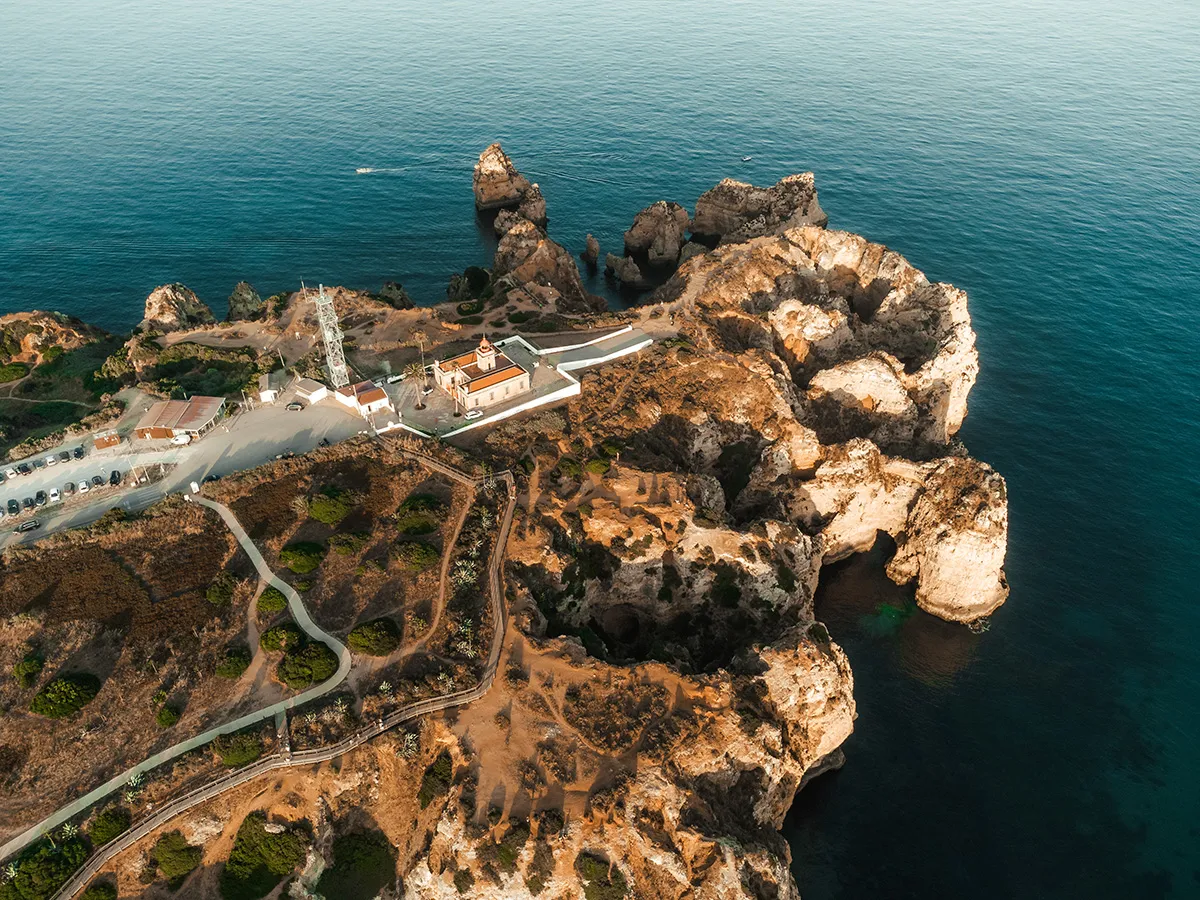 Lagos por cima e por baixo: A trilha da Ponta da Piedade