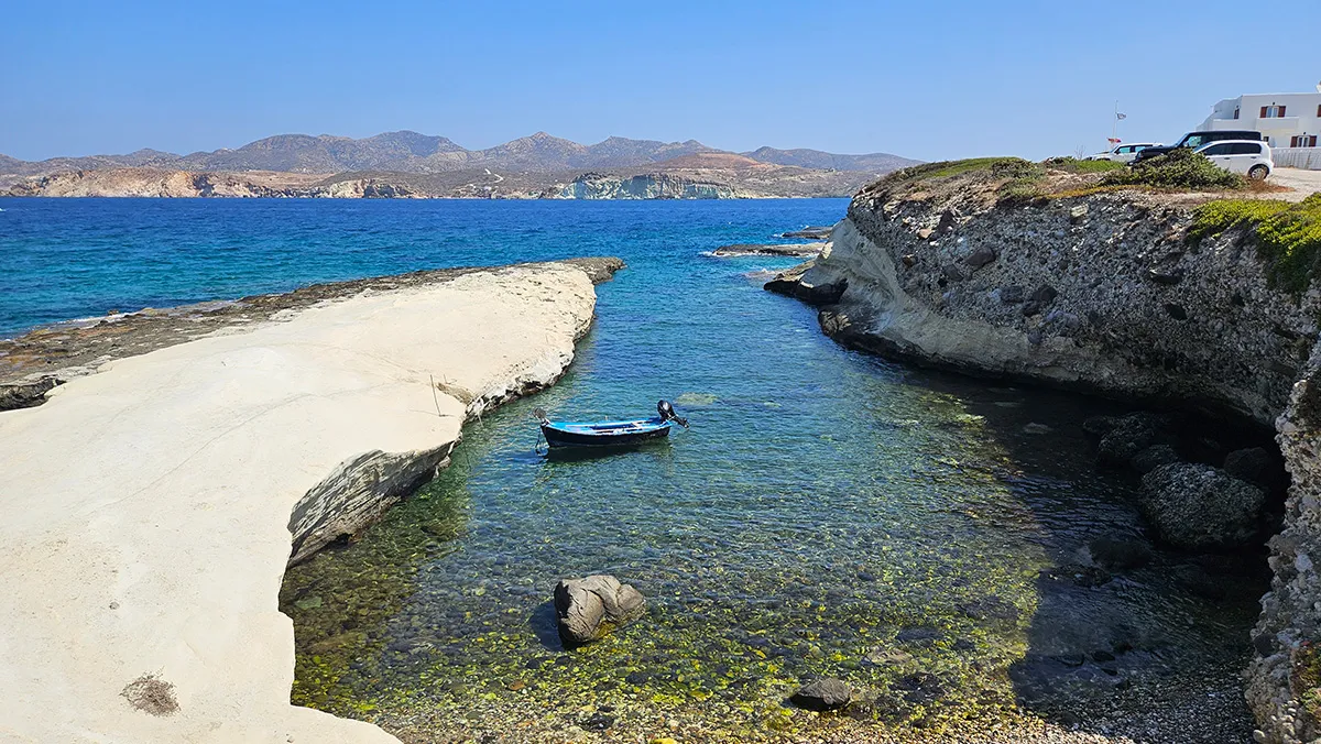 Praia na península de Pollonia (3 minutos de nosso hotel)