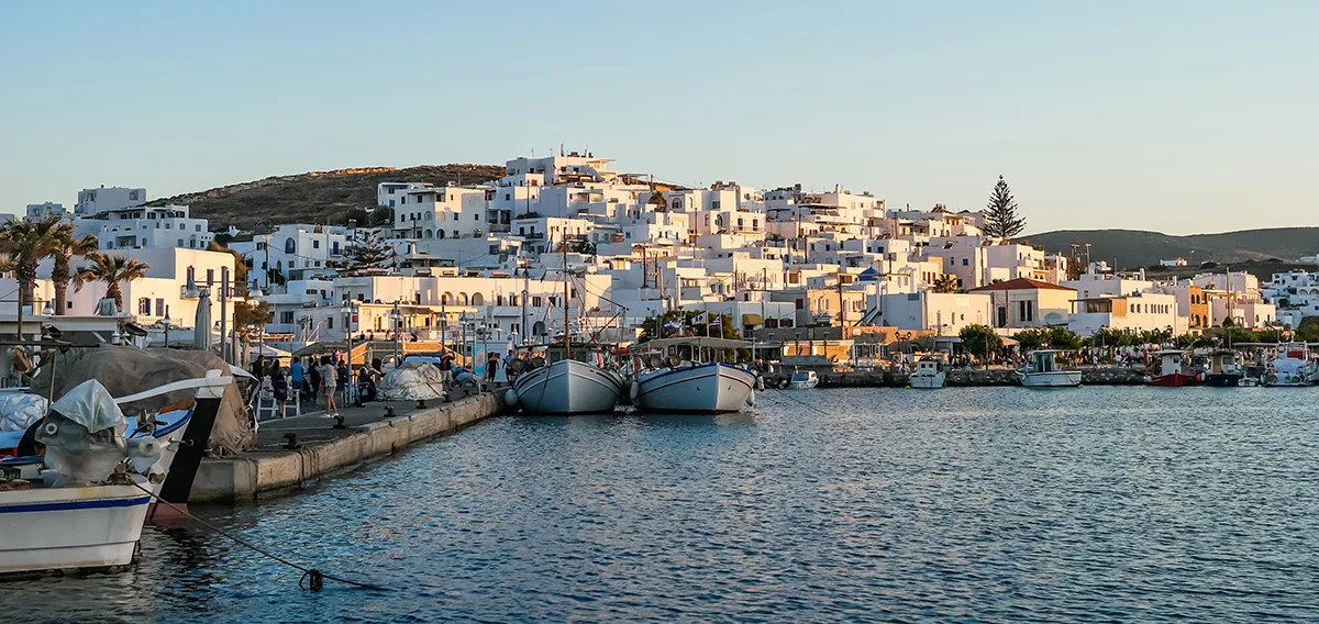 Porto de Naoussa em Paros