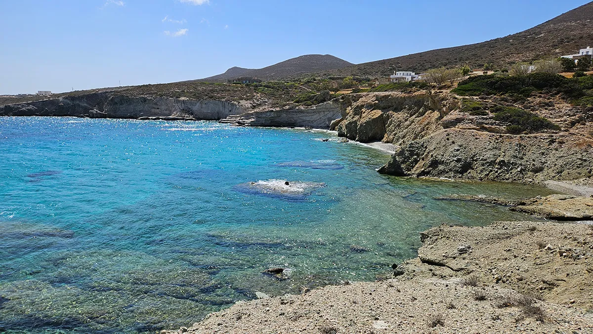 Praia de ParaliaSoros em Antiparos