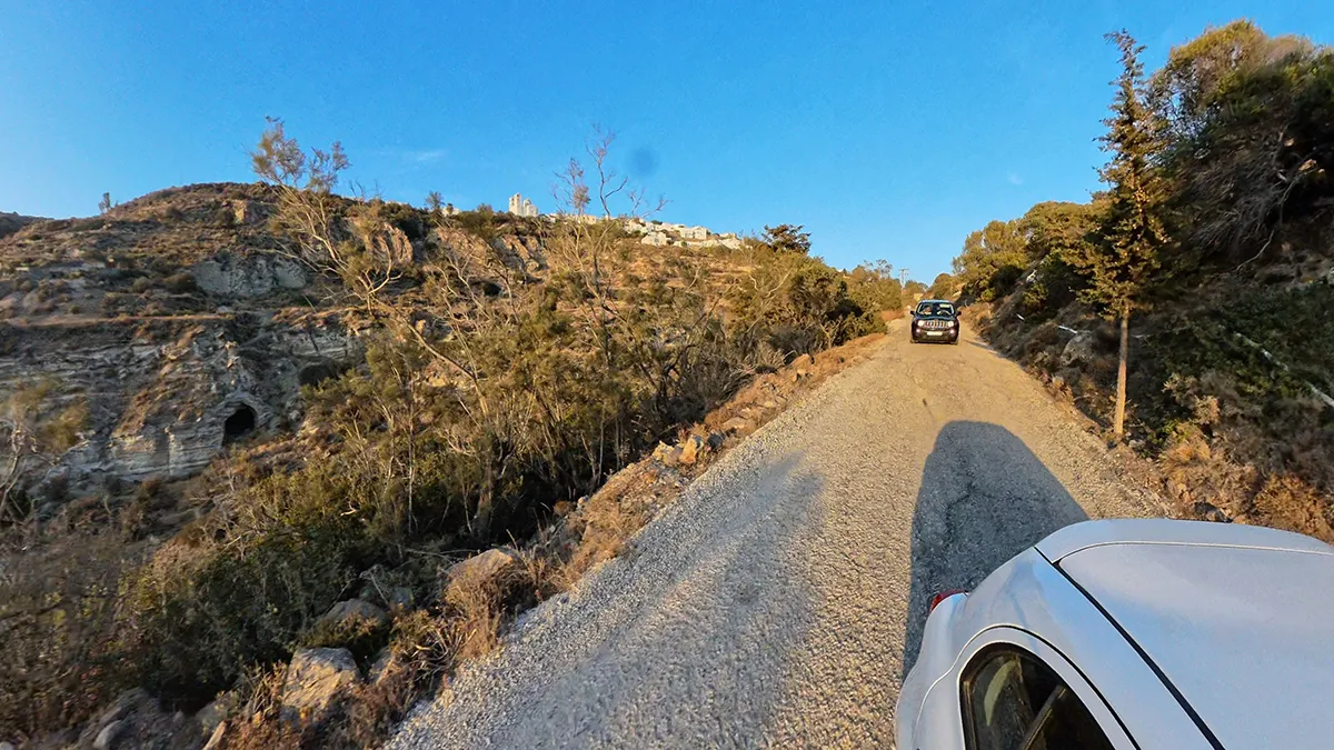 Estrada até Klima em Milos