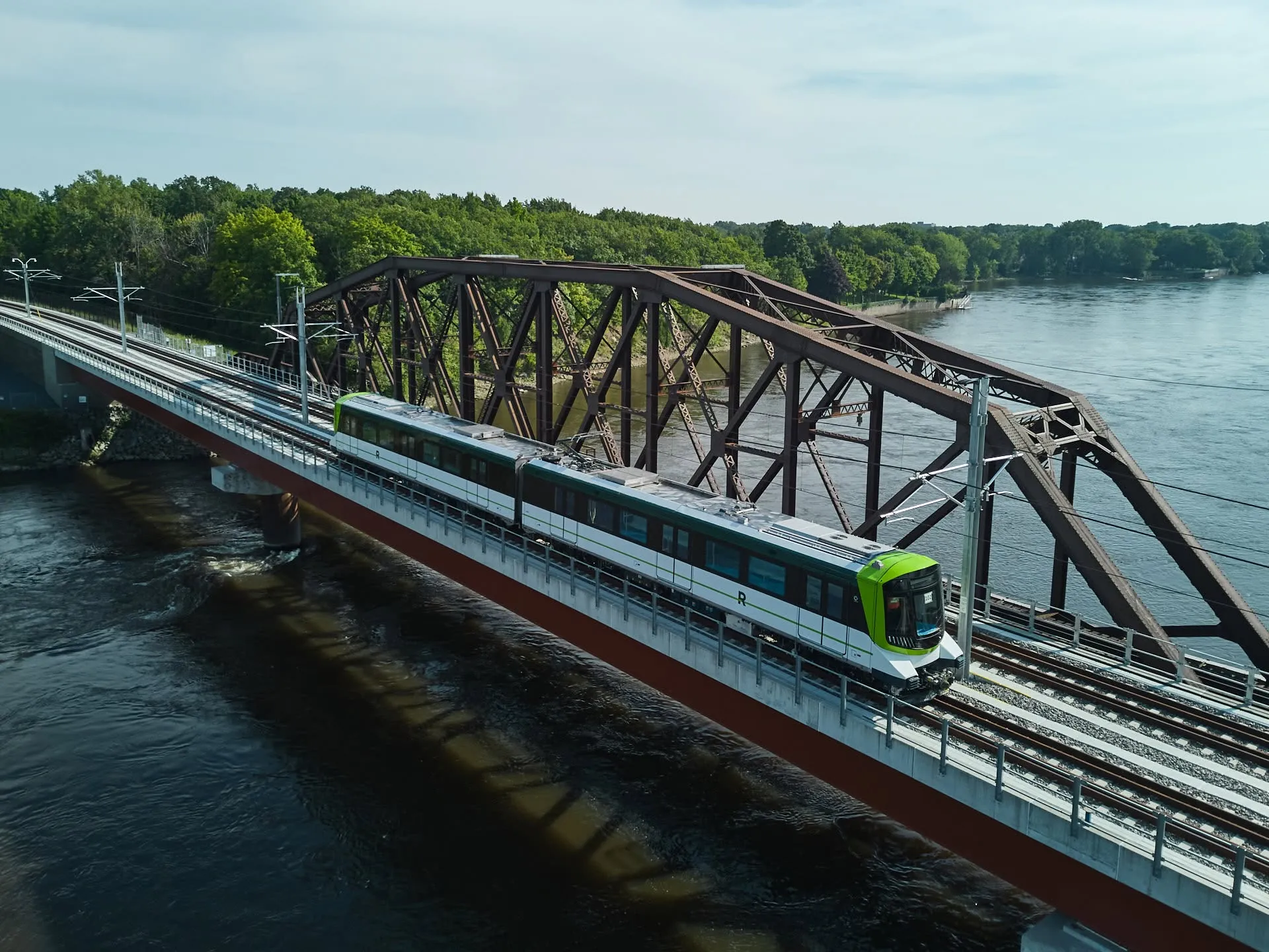 Registro da viagem: 2. O REM — o metrô de superfície que está mudando o jogo (mas ainda não chegou ao aeroporto)