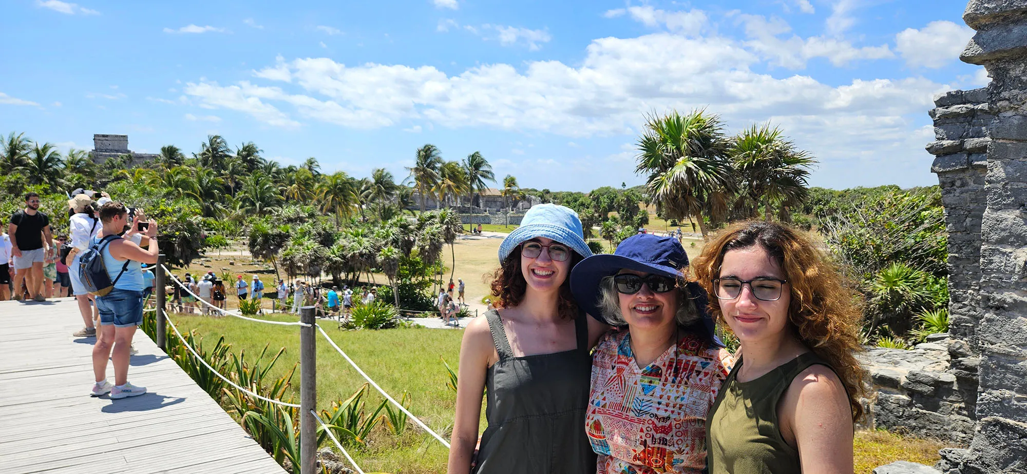Estruturas arqueológicas maias preservadas no sítio de Tulum no México